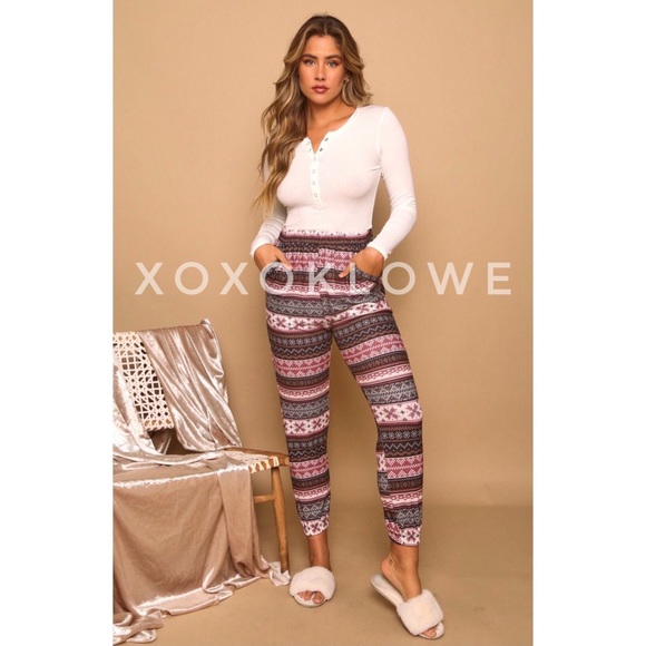 Faire Isle Print Knit Pajamas Set Matching Top + Pants - Picture 9 of 13